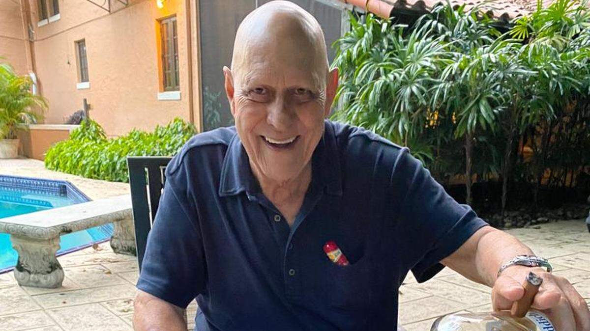 El luchador anticastrista, ex preso político, brigadista y empresario exitoso Santiago Morales falleció en Miami de cáncer pancreático. Sus amigos recuerdan que hasta el final mantuvo el optimismo y el amor por Cuba.