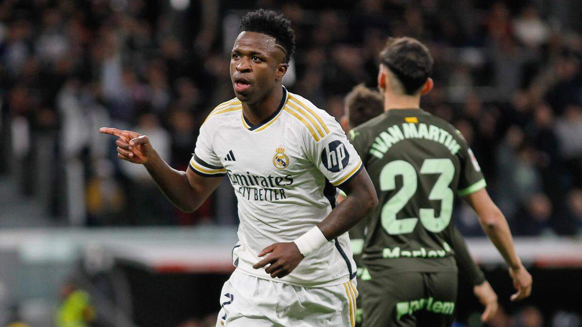 El delantero del Real Madrid Vinicius Junior celebra tras anotar un gol ante Girona, en el partido de la liga española celebrado el 10 de febrero de 2024 en Madrid.