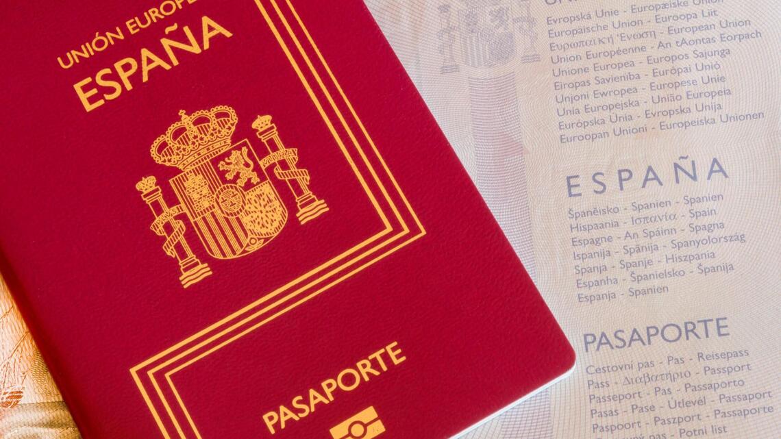 Cubanos contra el reloj: Nuevo servicio consular los ayuda a tener nacionalidad española más rápido