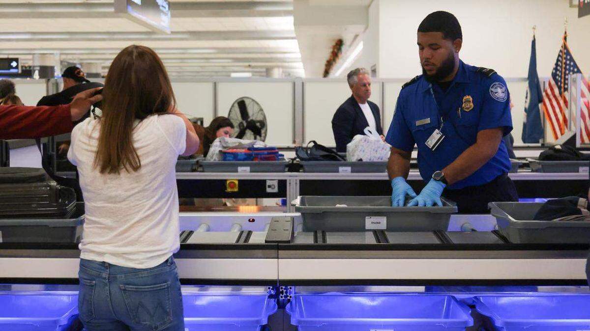 El Aeropuerto Internacional de Miami reportó retrasos y cancelaciones este fin de semana debido al impacto de la tormenta invernal Fern en Estados Unidos.