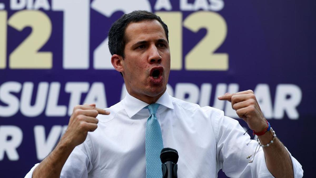 Foto de Archivo: El exlider Juan Guaidó nunca huyó del país ni renunció a su cargo. Por el contrario, hizo todo lo posible por defender a su pueblo, escribe un director de USAID .
 YURI CORTEZ / AFP-Getty Images / TNS
