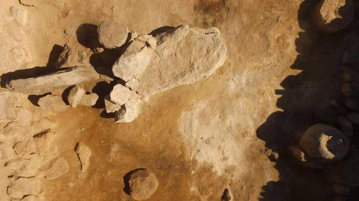 Una vista de las ruinas de la panadería. Parte de la harina se puede ver en la sección inferior derecha de la estructura.