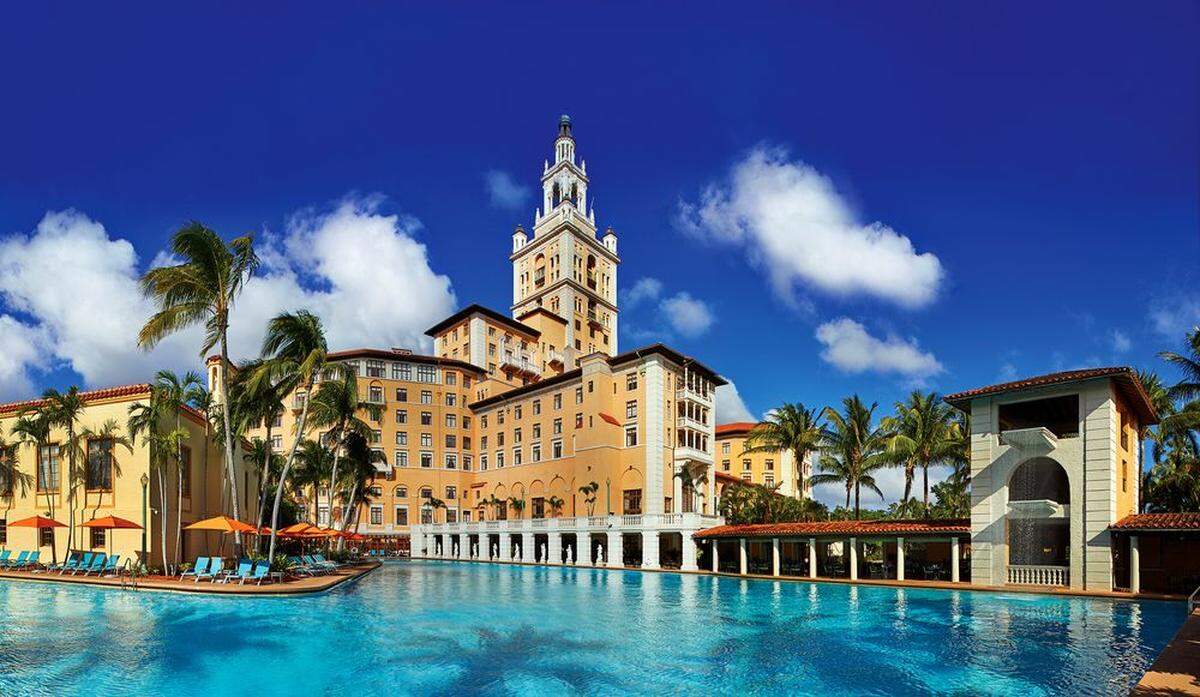 Hotel Biltmore en Coral Gables cuenta con una enorme piscina que es una de las más grandes de Estados Unidos.