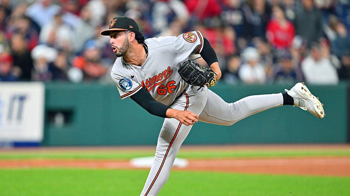 Anthony Núñez lanza por los Orioles de Baltimore en el séptimo inning contra los Guardianes, en el partido celebrado el 17 de abril de 2026 en Cleveland. 