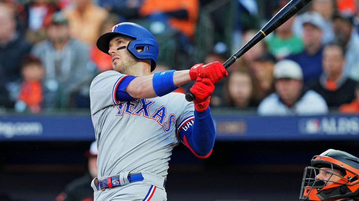 Mitch Garver bateó un grand slam en la tercera entrada y los Rangers de Texas ganaron su cuarto partido consecutivo para iniciar la postemporada, dejando a los Orioles de Baltimore a un paso de la eliminación con una victoria por 11-8 el domingo en el Juego 2 de la Serie Divisional de la Liga Americana.