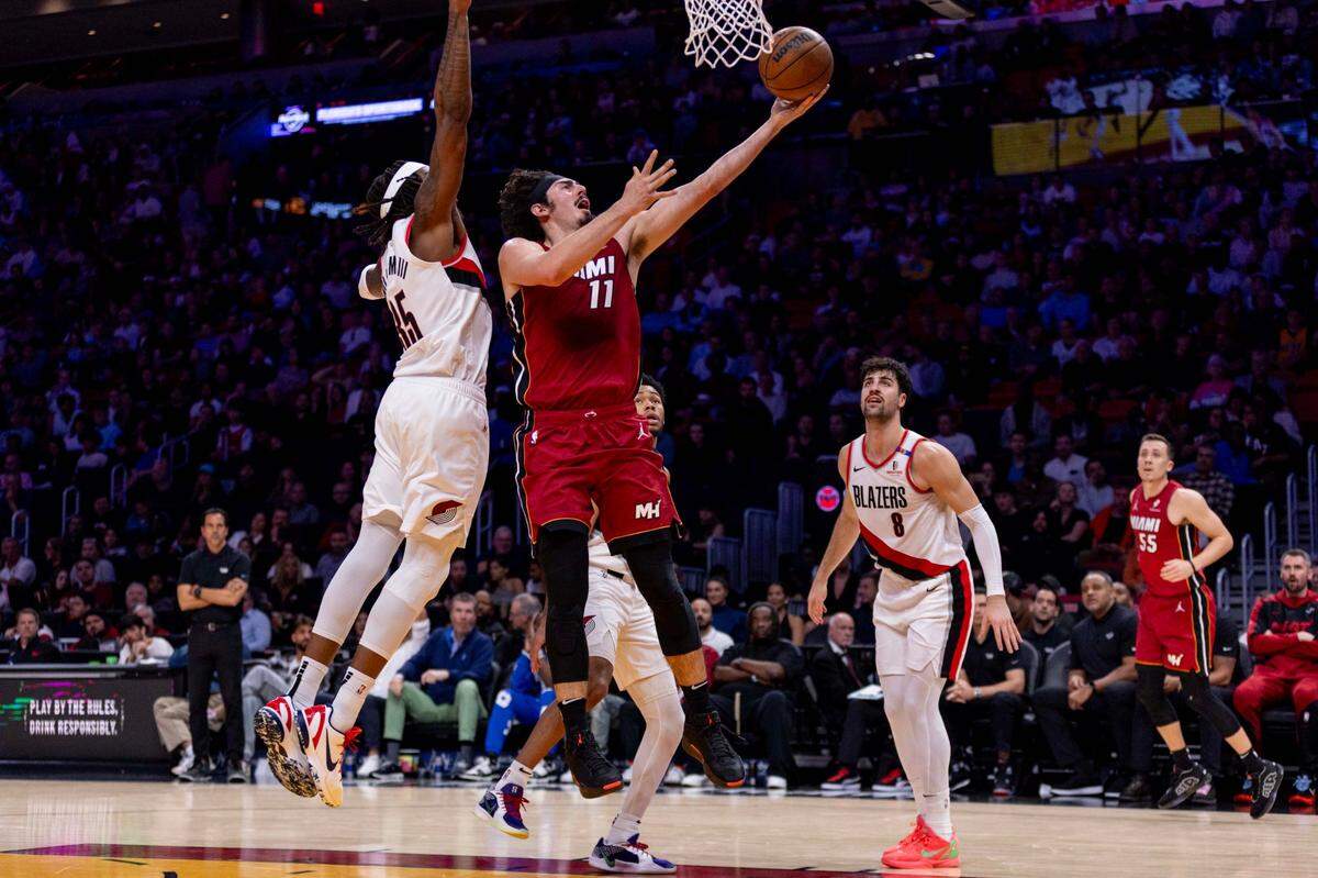 Disfruta de un partido en vivo de los Miami Heat en el Kaseya Center.