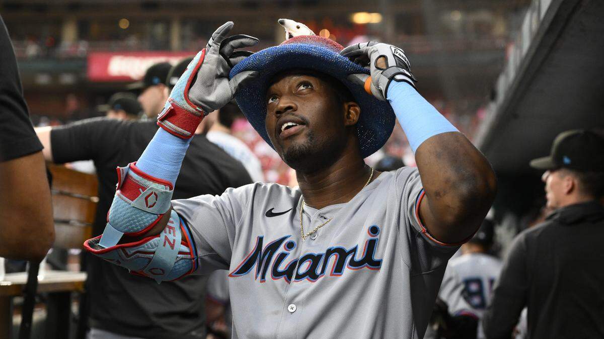 El jardinero de los Marlins de Miami Jesús Sánchez celebra tras pegar un jonrón en el tercer inning del partido ante los Cardenales, celebrado el 30 de julio de 2025 en San Luis.