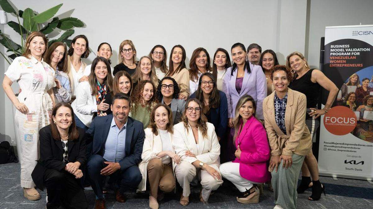Integrantes de la sexta cohorte de FOCUS Mujeres Emprendedoras, abril de 2025.