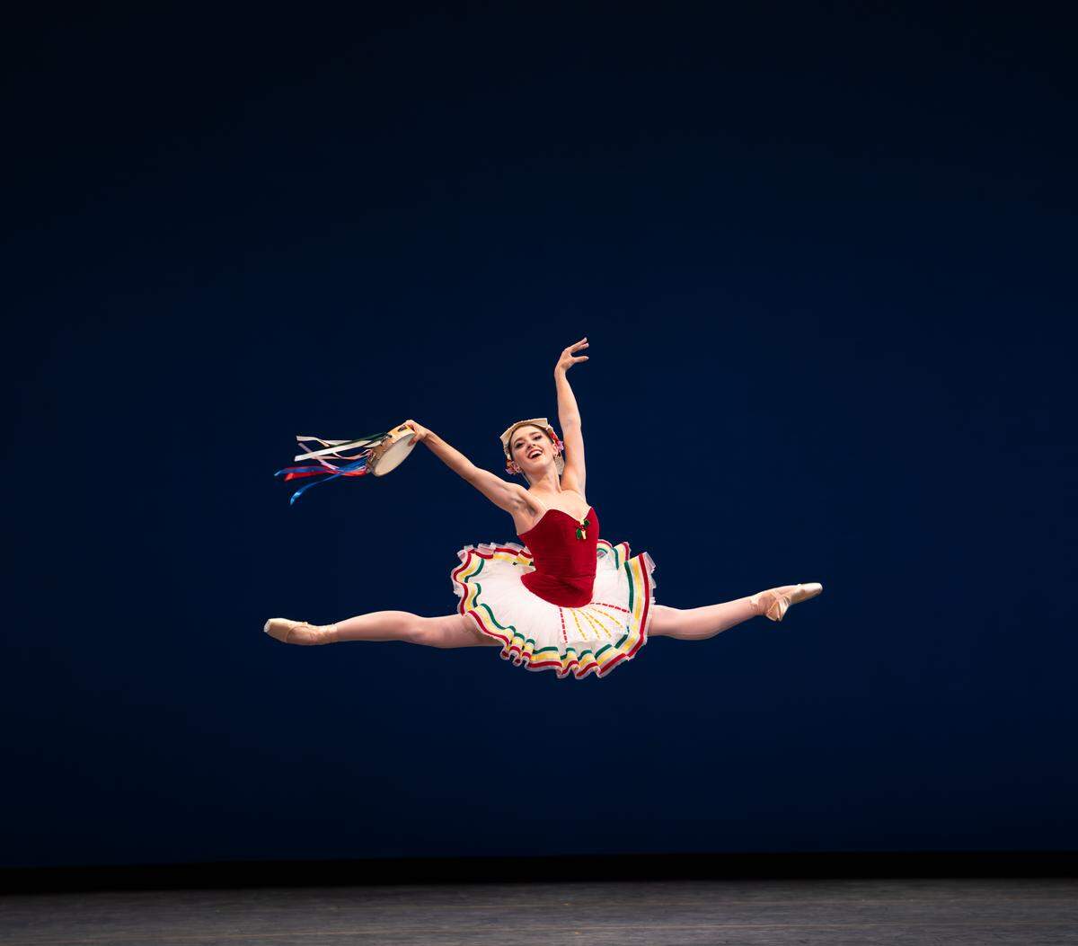 Taylor Naturkas en “Tarantela”, coreografía de George Balanchine.