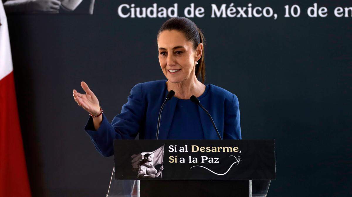 La presidenta mexicana Claudia Sheinbaum da un discurso durante el lanzamiento de la campaña antiarmas, el viernes 10 de enero de 2025, en Ciudad de México.