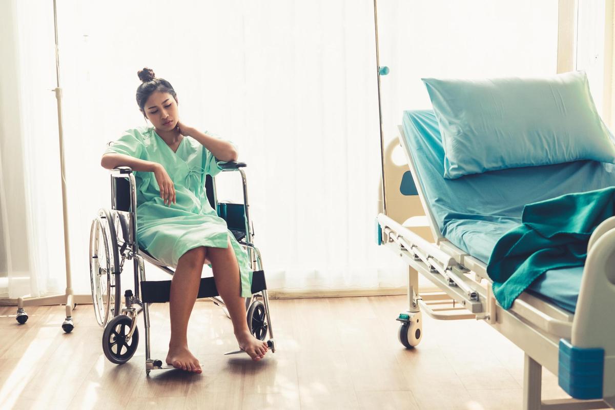 La Florida está entre los cinco primeros estados del país con más casos de negligencia médica. Lo fundamental es saber que en la Florida existe un plazo de dos años para presentar una demanda si cree que ha sufrido mala praxis de parte de un hospital o profesional de la salud.