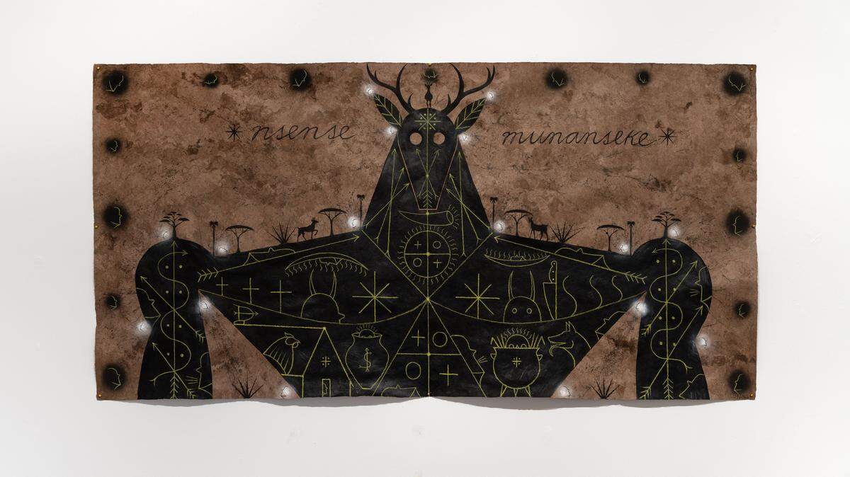 ‘nsense munanseke’, 2023, acrílico sobre papel Amate, 47 x 94 pulgadas.