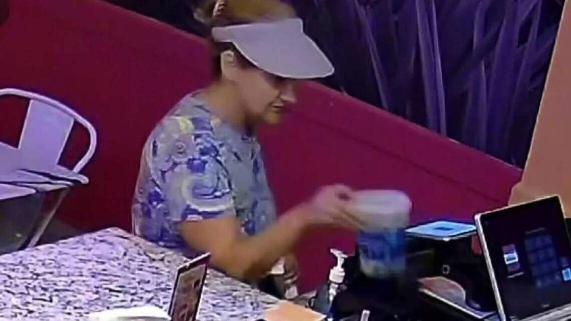 Restaurante de Miami pide ayuda para identificar a pareja acusada de robar un frasco de propinas