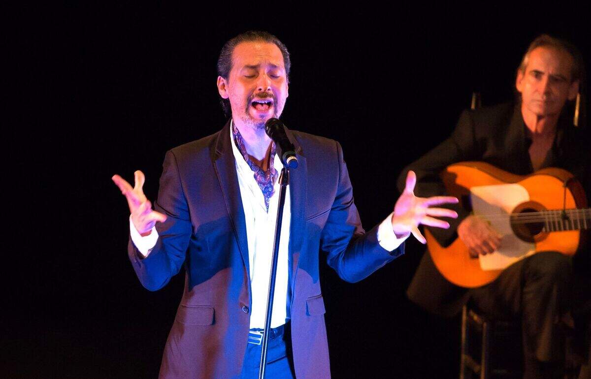 Javier Heredia (cante) y Paco Fonta (guitarra) en el XIV Festival de Cante Flamenco Miami (2019), en el Carnival Studio Theater del Adrienne Arsht Center.