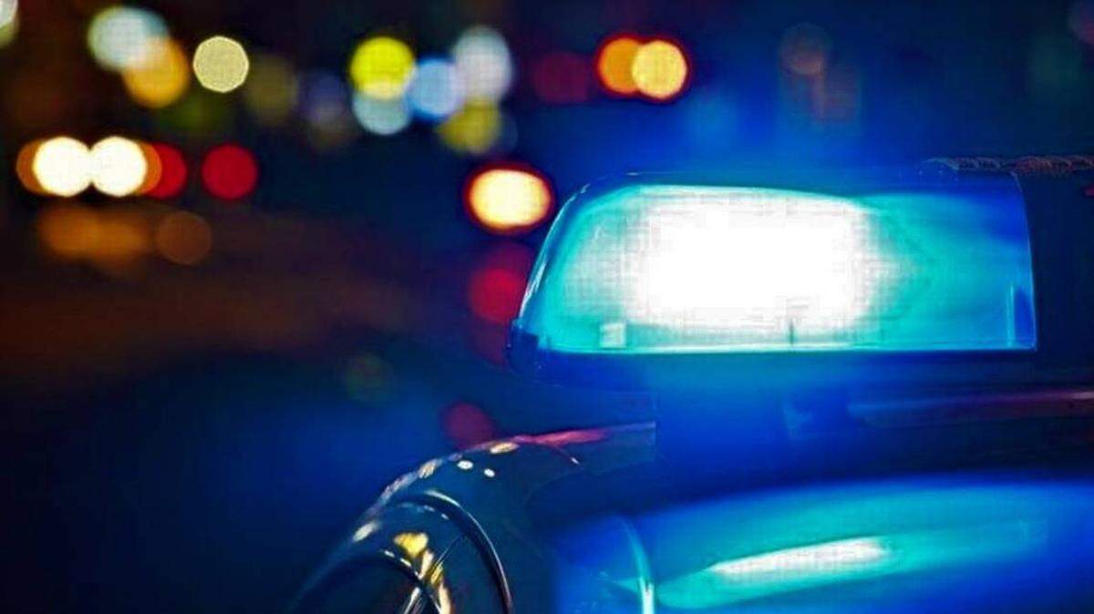 Bradenton Police Department and Manatee County Homicide Task Force are investigating after a 31-year-old Bradenton man was killed in a shooting early Sunday morning. 