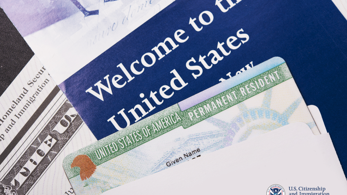 Puedes solicitar por correo una prueba de estatus migratorio por correo.