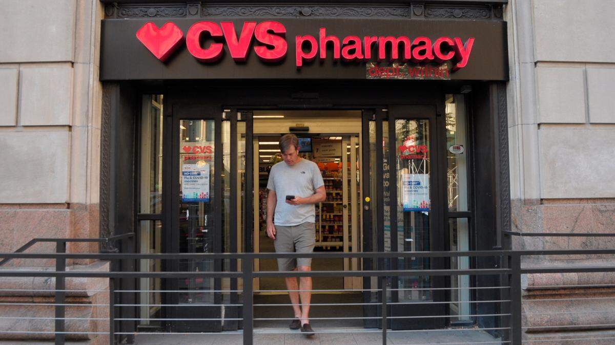 El Departamento de Justicia anunció este miércoles una demanda civil contra la mayor cadena de farmacias del país, CVS, por recetar opioides ilegalmente durante más de una década y reclamar reembolsos a los programas de seguros de salud federales.