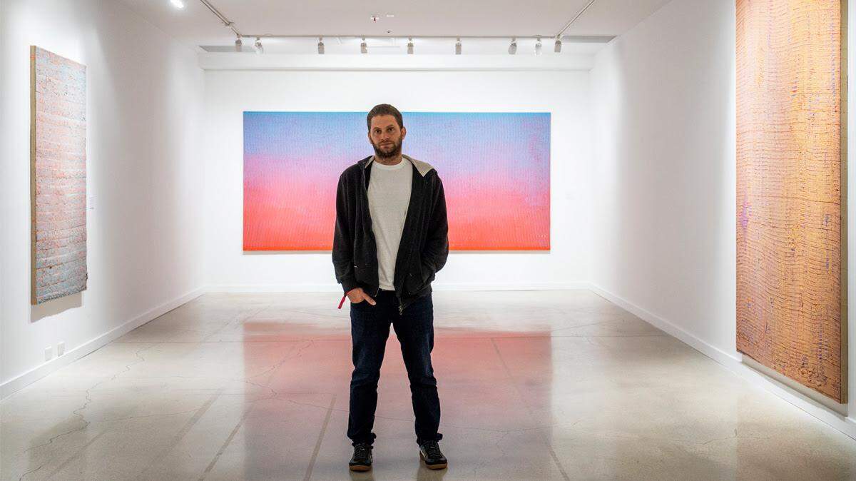 Loriel Beltrán, artista venezolano estadounidense, afincado en Miami, presenta una exposición llena de color, en el que la contradicción entre el objeto y la óptica constituye solo una de las paradojas de sus obras. Museum of Art and Design (MOAD) del MDC, Freedoom Tower.