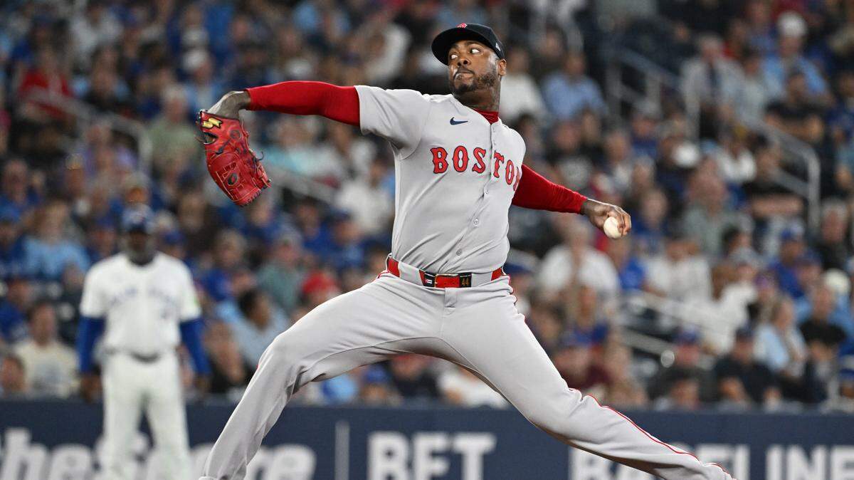 El cerrador cubano de los Medias Rojas de Boston llegó a los 367 salvamentos de por vida, cifra que lo coloca empatado con Jeff Reardon en el puesto número 12 de todos los tiempos en las Mayores.