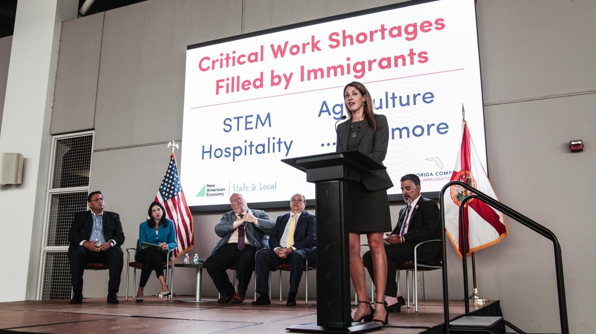 Desde la izquierda, Julio Fuentes, de la Cámara de Comercio Hispana de Florida, Helena Poleo, de Influence Communications, Mark Trowbridge, presidente de la Cámara de Comercio de Coral Gables, Juan Carlos Bermúdez, alcalde de Doral, Wendi Adelson, directora de Immigration Partnership & Coalition Fund (IMPAC) y Rudy Fernández, de New American Economy.