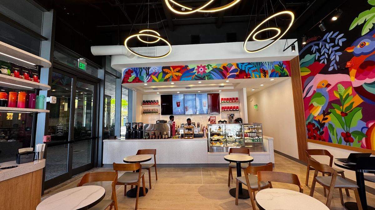 La marca colombiana de café Juan Valdez abrió una nueva tienda en Miami con arte y sabor de origen.