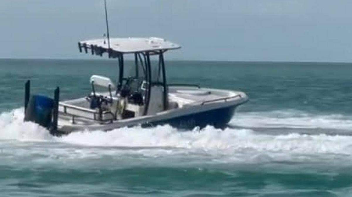 El domingo 22 de mayo de 2022, un bote chocó y comenzó a dar vueltas sin piloto en aguas de Florida Bay, cerca de Indian Key en los Cayos de la Florida. Un hombre de Texas murió.