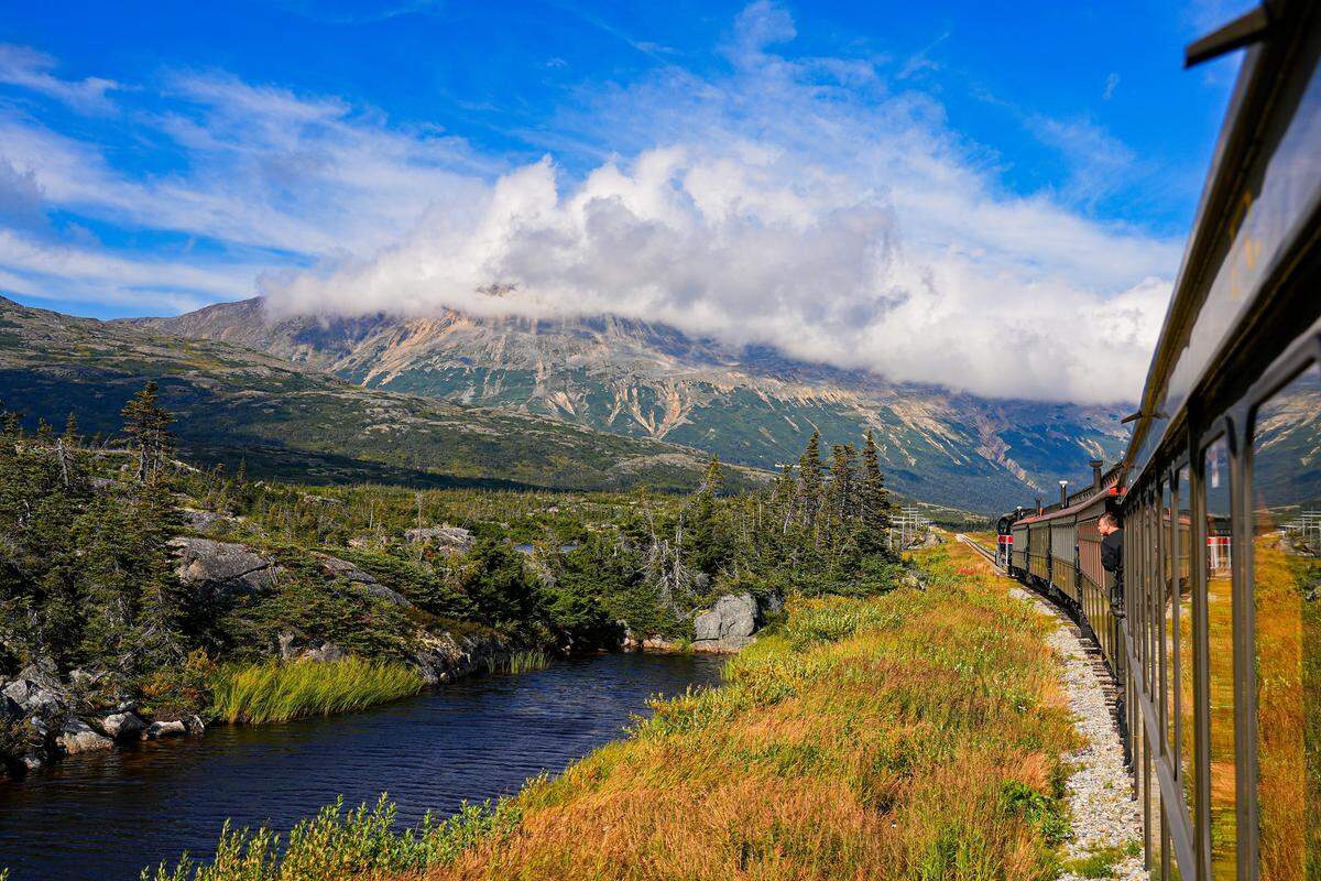 El tren White Pass & Yukon Route (Skagway a Whitehorse, en EEUU y Canadá, por Alaska y Yukon), en el 9º puesto, ofrece paisajes únicos.