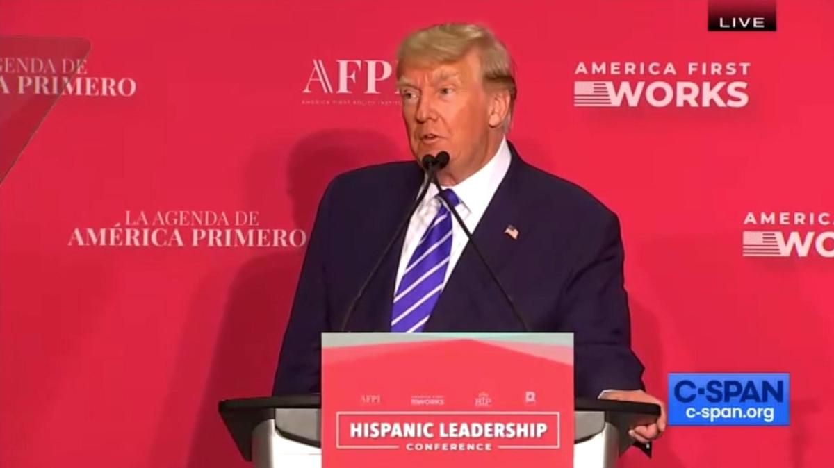 El ex presidente Donald Trump habló en la Conferencia de Liderazgo Hispano del America First Policy Institute, cortejando a los conservadores hispanos de Miami.