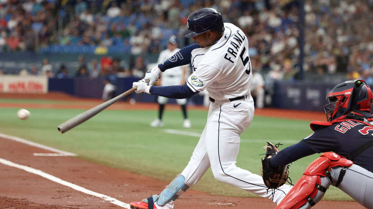 El campocorto de los Rays de Tampa Bay Wander Franco fue arrestado el lunes en República Dominicana tras una entrevista con la fiscalía que lo estaba investigando por supuestamente tener una relación con una menor, según informó un oficial de la oficina de la fiscalía de la provincia de Puerto Plata.