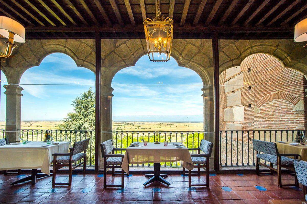 Restaurante del Parador Nacional de Oropesa, en el antiguo Palacio de los Condes de Oropesa.