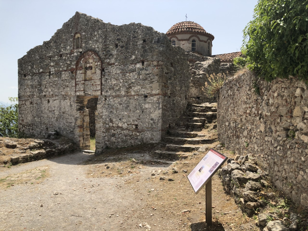 Ruinas de edificios que datan de la ocupación turca.&nbsp;&nbsp;&nbsp;&nbsp;