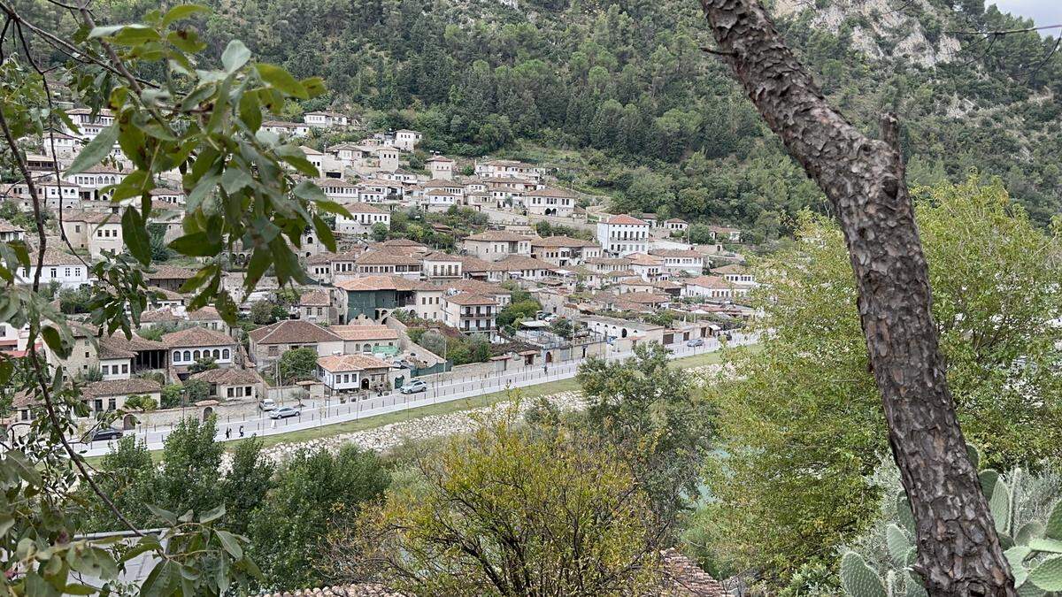 Berat, la ciudad de las mil ventanas, y los tres cascos antiguos. 