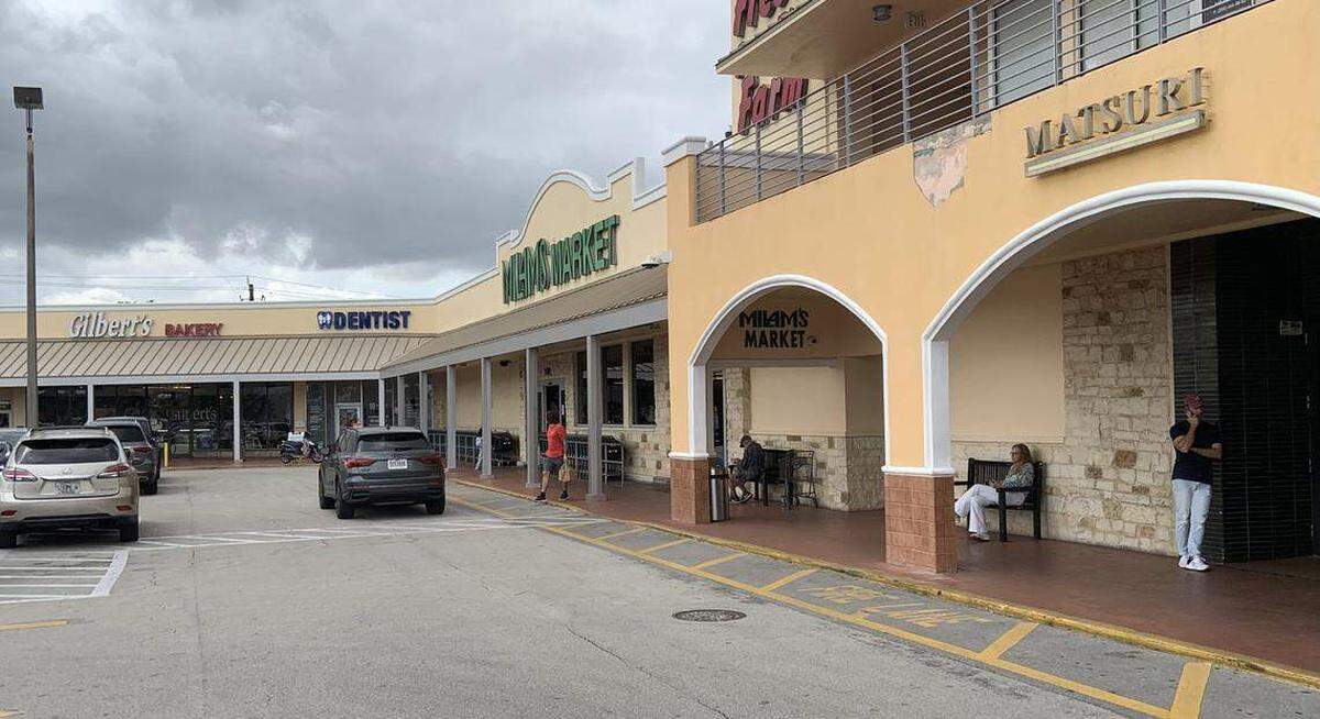 Gilbert’s Bakery, Milam’s Market y Matsuri son tres inquilinos de larga trayectoria en el centro comercial Red Bird.
