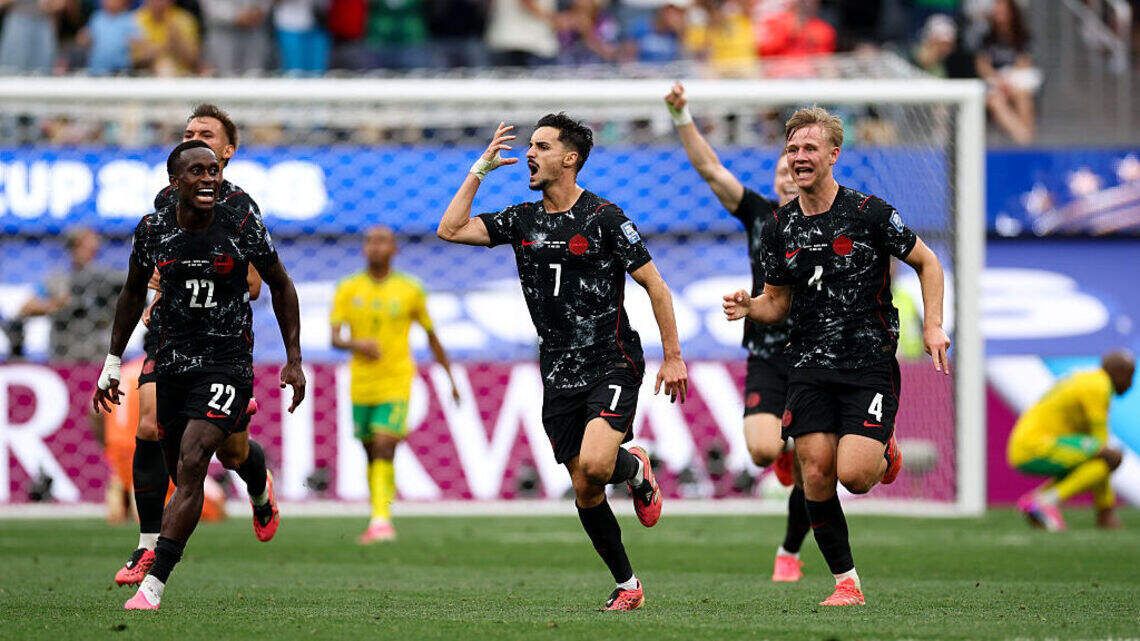 Canadá logra un triunfo histórico y es el primer equipo en octavos de final de la Copa Mundial
