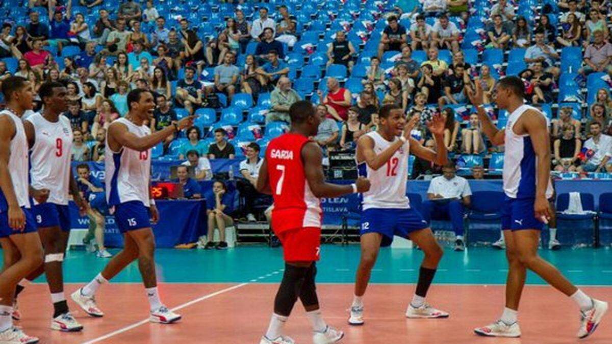 La policía de Finlandia arrestó a ocho integrantes de la selección cubana de voleibol masculina bajo sospecha de violación agravada. Foto de archivo.