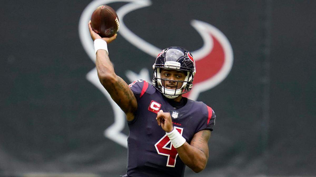 El quarterback de los Houston Texans, Deshaun Watson, enfrenta una investigación penal y 22 demandas civiles por presunta conducta lasciva..