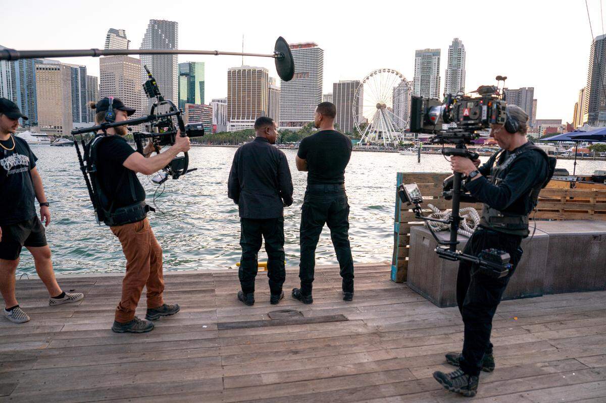 Will Smith y Martin Lawrence en ‘Bad Boys: Ride or Die’ con el perfil del downtown de Miami al fondo.