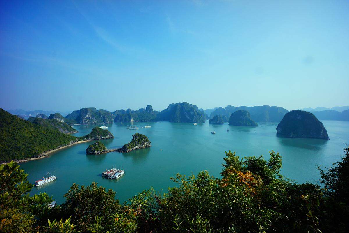Impresionante plano cenital de la Bahía de Ha Long, una de las joyas de Vietnam.