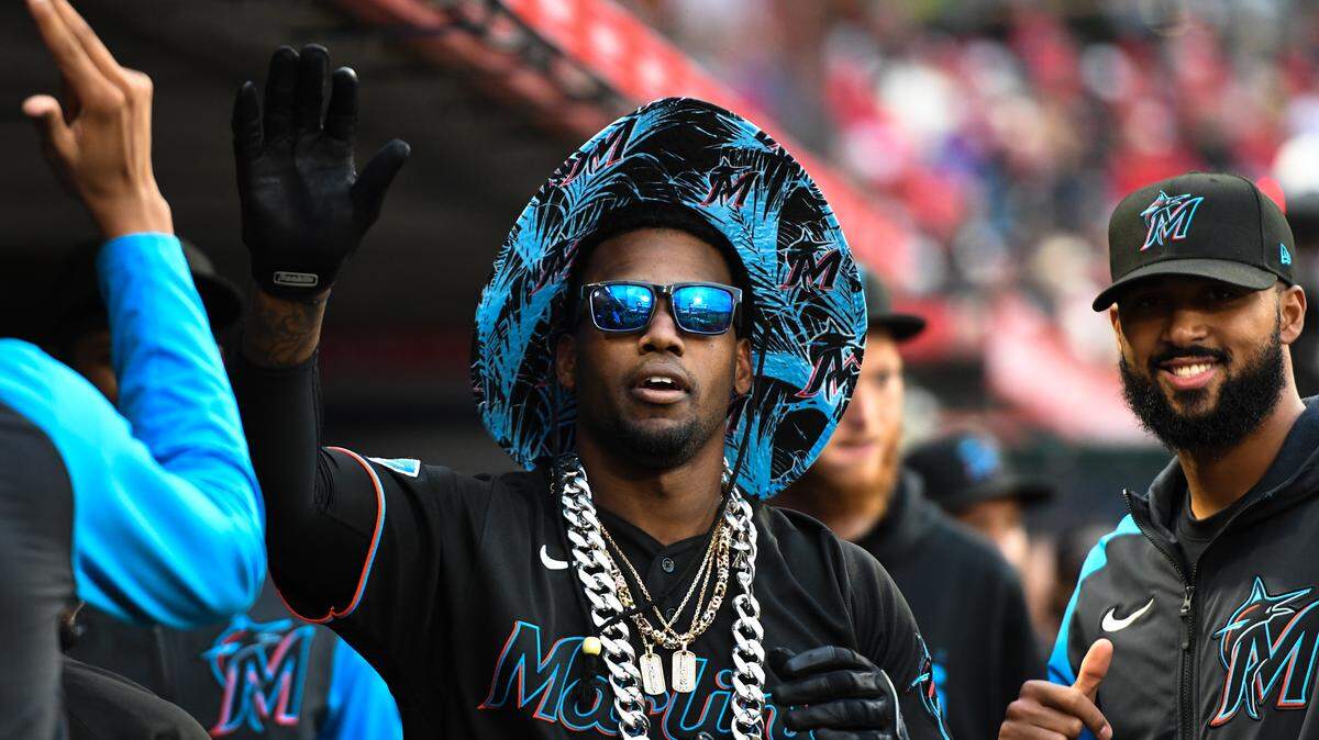Con 12 cuadrangulares en lo que va de mayo, Jorge Soler empató a Giancarlo Stanton (2012) y Dan Uggla (2008) como el jugador con más cuadrangulares en un mes en la historia de la franquicia y todavía le quedan dos partidos contra los Padres de San Diego para quedarse con la marca absoluta.