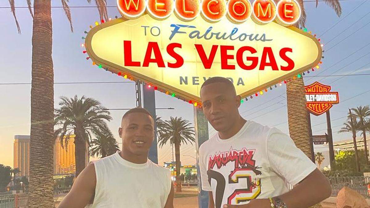 Las luces de Las Vegas ya llenan los ojos de Kevin Brown y Herich Ruiz. (der.). Los boxeadores cubanos llegaron a esta ciudad considerada una de las mecas del boxeo en busca de dar un paso importante en sus carreras como profesionales.