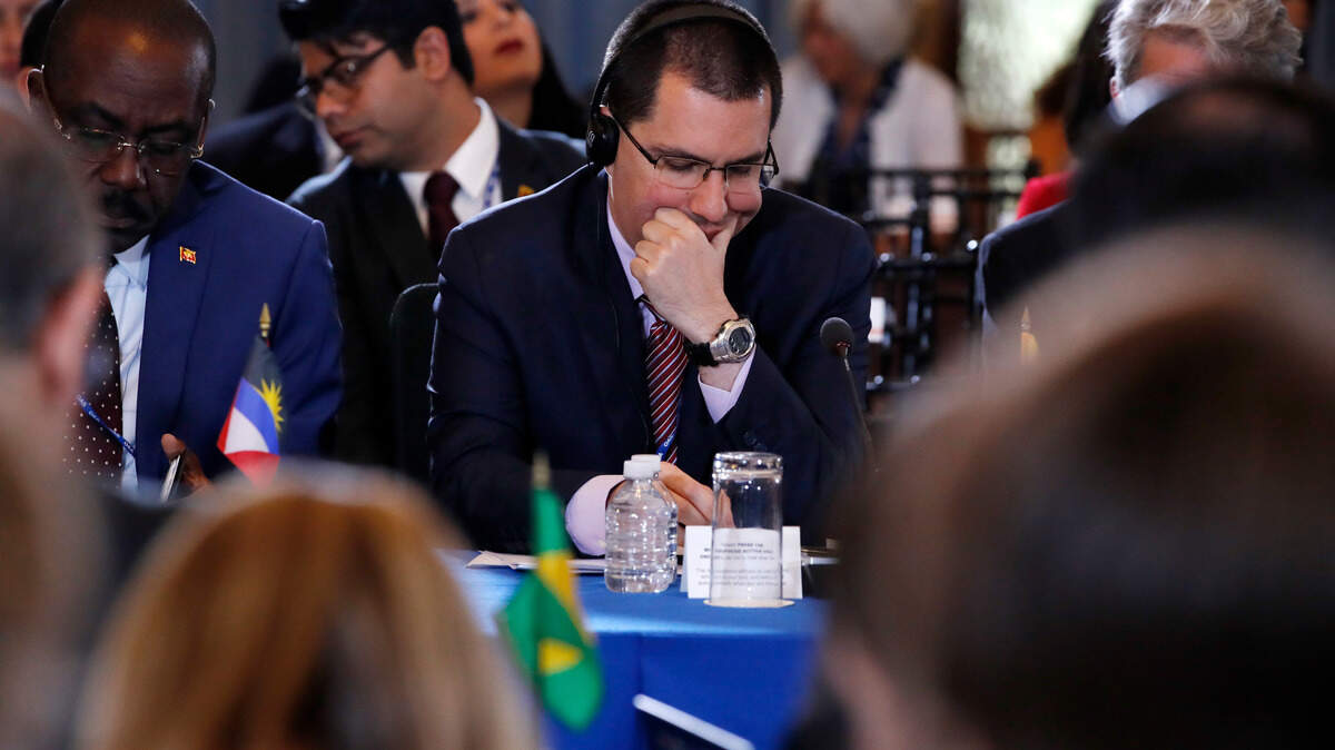 La Organización de los Estados Americanos (OEA) condenó el martes la “farsa electoral” del régimen de Nicolás Maduro y ratificó la existencia de una “alteración” en el orden constitucional de Venezuela, los primeros pasos para la histórica suspensión del país sudamericano de la agrupación multilateral.