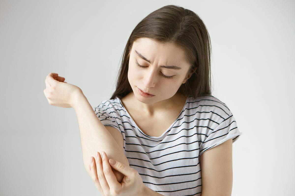 Comezón, síntoma de dermatitis herpetiforme.