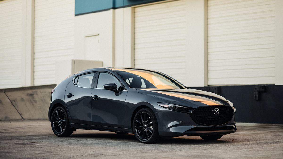 El Mazda3 Sedan 2.5 Turbo Premium Plus del 2026 es el sedán compacto que recomendaría sin dudarlo a quien valora el diseño y la emoción de manejar por encima de todo lo demás. Es una joya que se justifica completamente con su precio, especialmente sabiendo que obtienes un nivel de acabado, tecnología y dinamismo que muchos autos del doble de su costo no ofrecen.