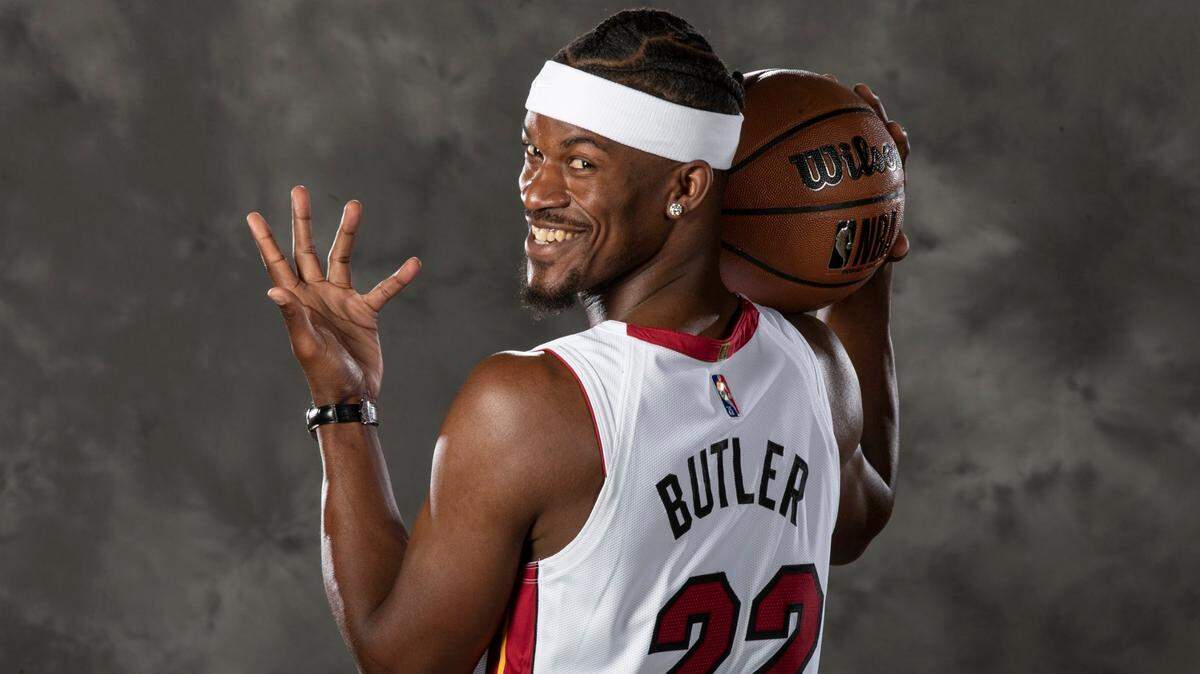 El delantero del Miami Heat Jimmy Butler posa para un retrato durante el Día de la Prensa en el FTX Arena, el lunes 27 de septiembre de 2021.