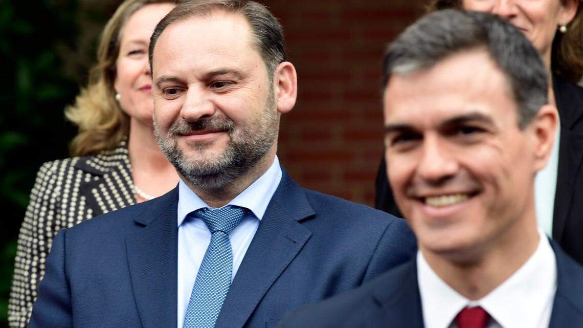 Empieza el juicio al antiguo hombre de confianza del líder español Pedro Sánchez