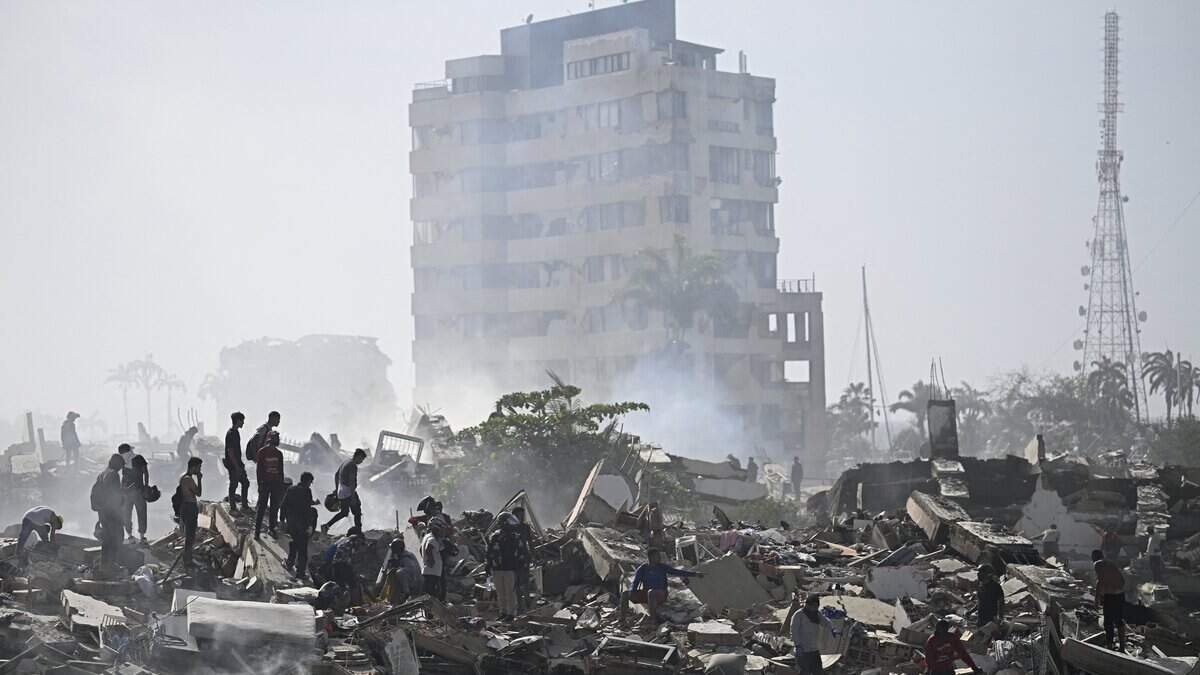 TOPSHOT - Volunteers search for possible victims in a collapsed building following twin earthquakes in Caraballeda, La Guaira state, some 40 km northeast of Caracas, on June 25, 2026. The death toll from twin quakes, measured at magnitudes 7.2 and 7.5, has risen to at least 188, with more than 1,520 others injured, top lawmaker Jorge Rodriguez reported, while residents continue searching for missing relatives. (Photo by Federico PARRA / AFP via Getty Images)