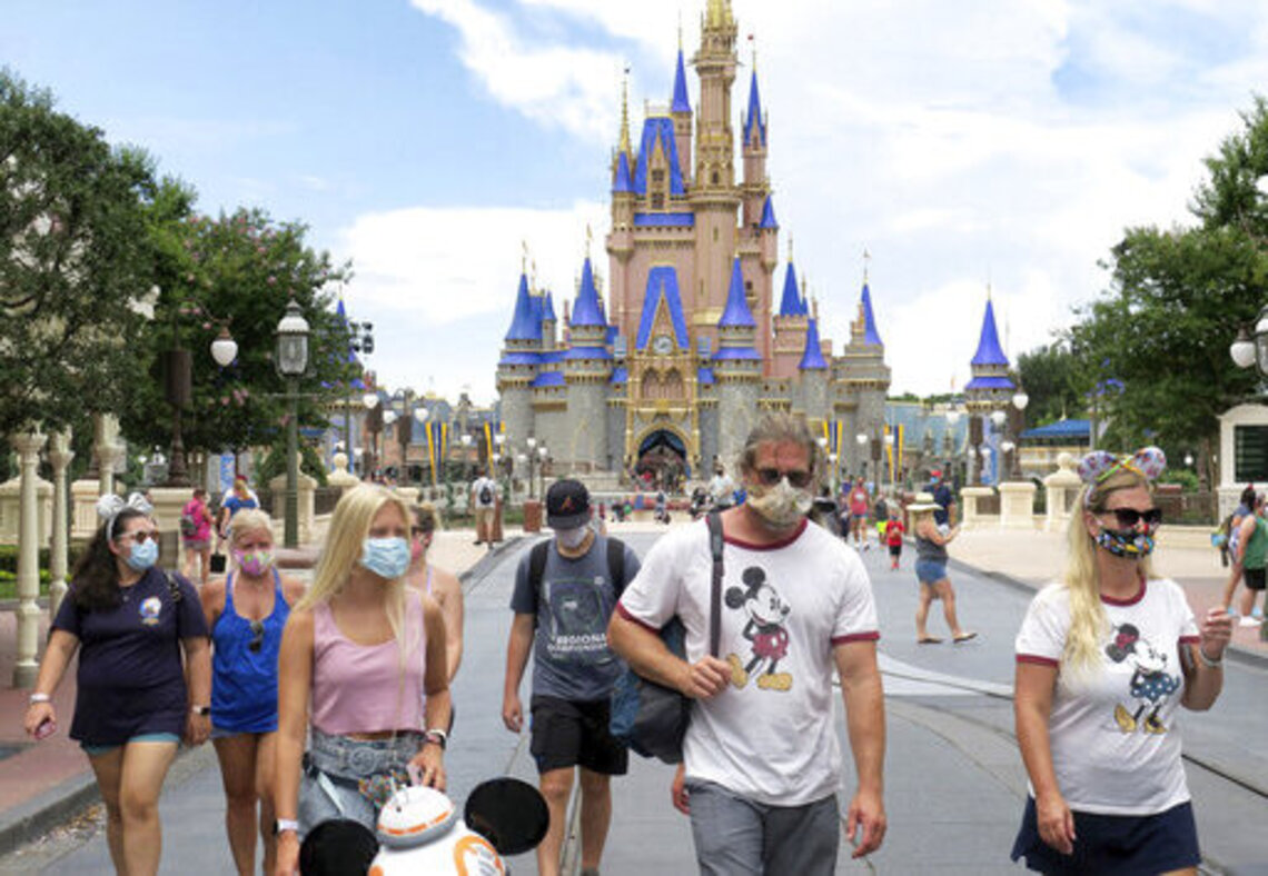 Disney detiene requisito de vacunas, después de que DeSantis firma ley limitando esta normativa
