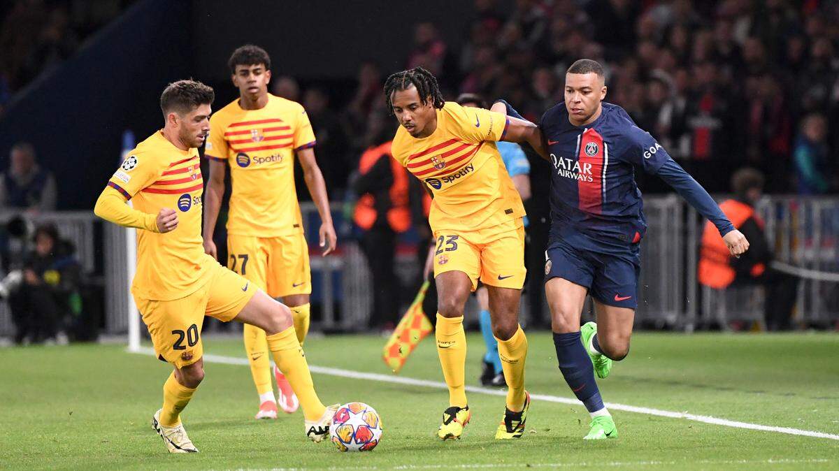 Medios de prensa de Francia cargaron contra el delantero del Paris Saint Germain Kylian Mbappé luego de que el equipo cayera ante Barcelona en el partido de ida de los cuartos de final de la Liga de Campeones, el miércoles en París.