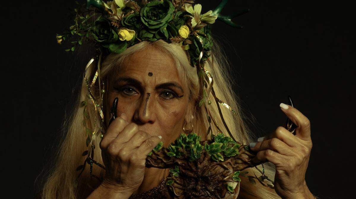 La actriz Fanny Tachin en “Desnudos en el bosque” (Studio Macbeth), de El Ingenio Teatro. Versión de Raquel Carrió y Adyel Quintero, con dirección de Lillian Vega. 
