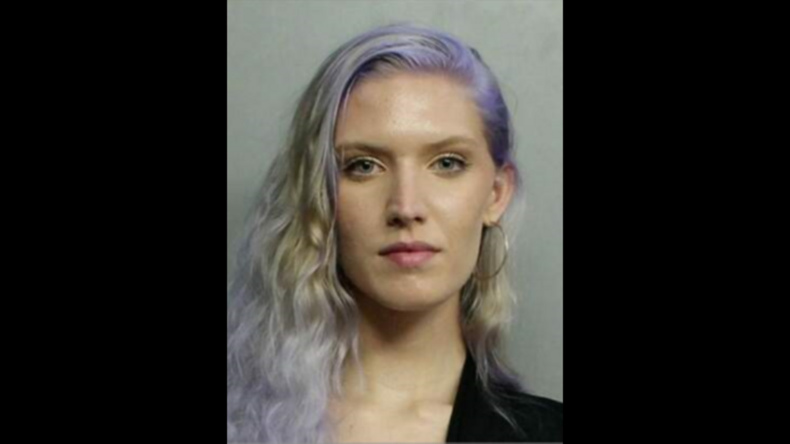 Arrestada mujer que drogaba a hombres en Brickell y les robaba, según la Policía